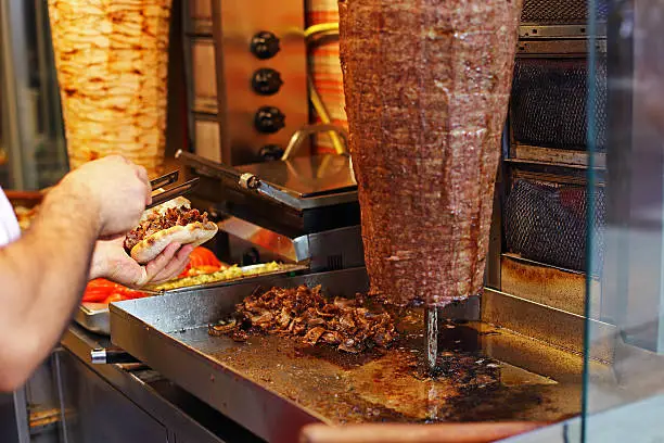 The Ultimate Guide to Turkish Kebab: History, Types & Traditions 4 doner kebab